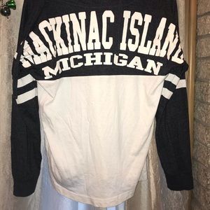 Long sleeve t-shirt with hoodie